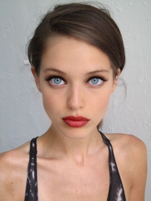 7 Ways To Make Your Makeup Last All Day Long - Without Powder!