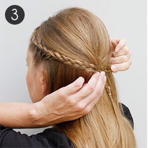 3. Make a lace braid with the hair from the front. A lace braid means that you're only incorporating hair from one side, in this case only from below, not above. Incorporate hair all the way until you reach the ear; then switch to a classic, three-strand braid. Secure the end with an elastic.