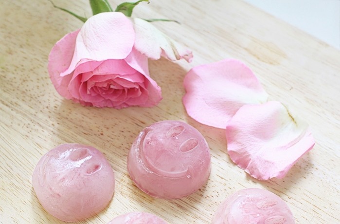 Rose Ice Facial Treatment
	•	Ice cube mold
	•	1/8c. Rosewater 
	•	1/8c. Filtered water
	•	1 handful dried rose petals or rosebuds 