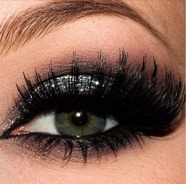 Sparkly Holiday Eye Makeup 