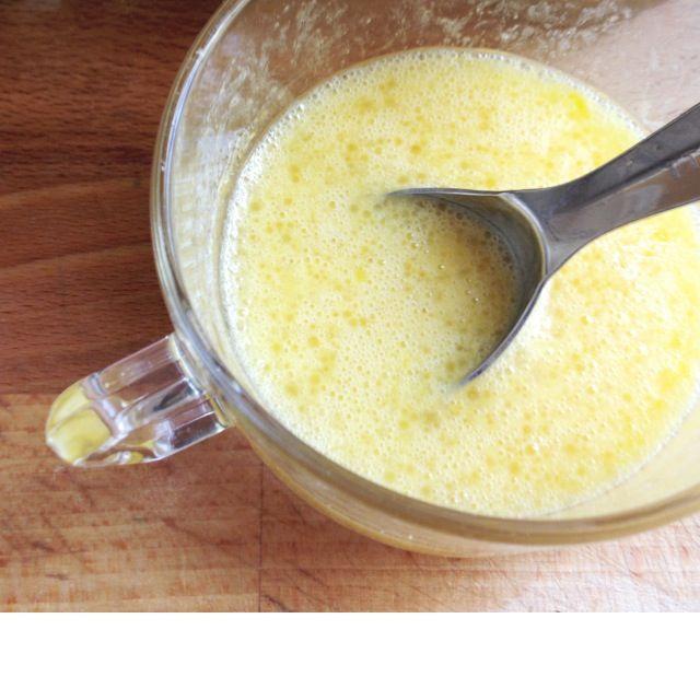 Steps:
1.Mix a tablespoon each of the apple cider vinegar and the glycerin.
2. Beat the egg well, you don’t want clumps stuck in your hair, and mix into the mixture.
3. Mix in two tablespoons of castor oil.
