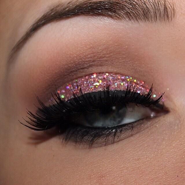 Sparkly Holiday Eye Makeup 