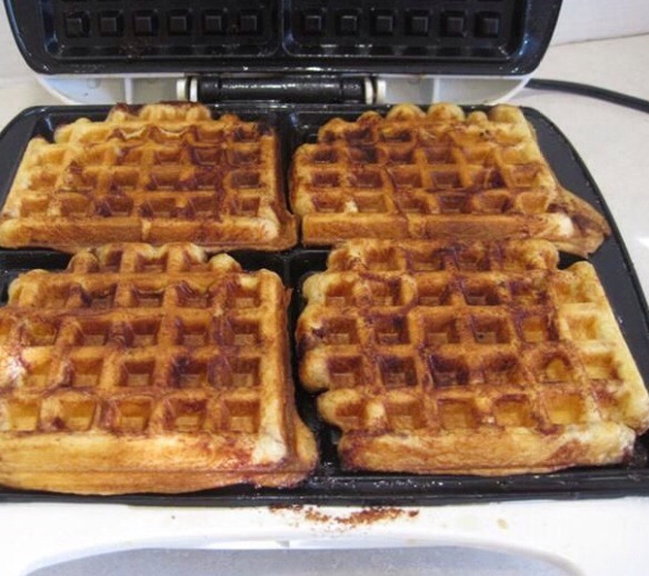 Cinnamon Roll Waffle Recipe😋