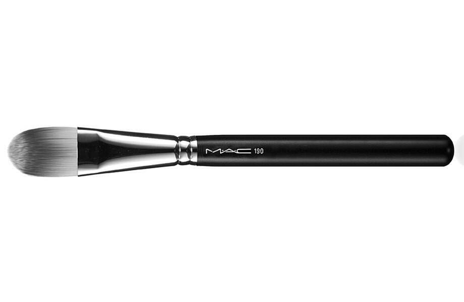This is the brush i used it's the
- Mac 190 Foundation Brush if you want to get it☺️🍯