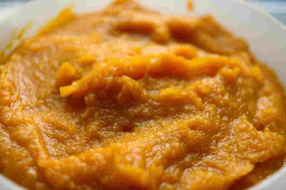 Pumpkin pie oatmeal! Pumpkin is super low fat and high in fiber! Just cook oats as usual and then add 1/2 cup pumpkin purée, 1/4 tsp pumpkin pie spice, and 2 T cinnamon sugar and 3/4 cup milk of your choice