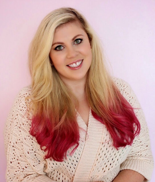 Louise (Sprinkleofglitter) is a gorgeous vlogger, blogger and is mummy to the gorgeous Darcey. She posts beauty videos, random Collabs and videos featuring her three year old daughter.