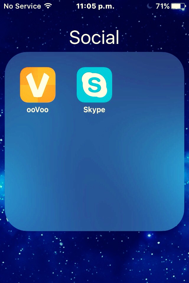 These are my video call apps😝
FaceTime isn't there because I use it to often 
Skype💙Skype and chat to your friends via video message and call them💙
Oovoo❤️video chat to your friends and add effects as you call them and make yourself into figures for fun!❤️ 