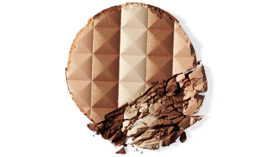 NYC New York Color Sun ‘N’ Bronze Bronzing Powder in Hamptons Radiance, $5
"Gives a perfect golden glow.. gorgeous sun-kissed look instantly"