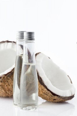 15 Reasons to Have Coconut Oil in Your Bathroom