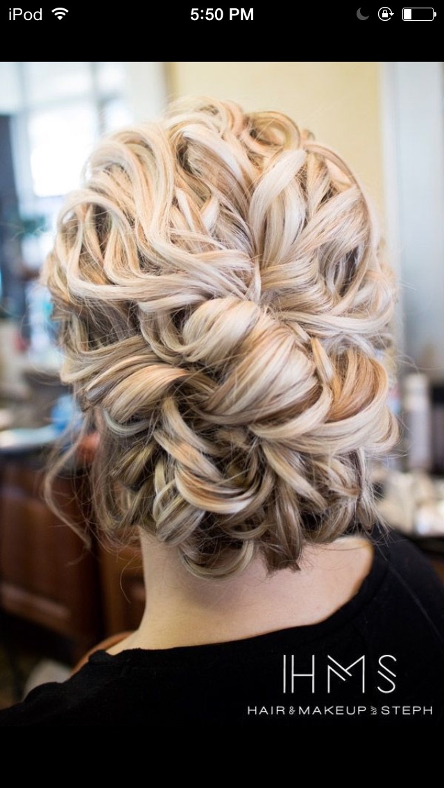 33 Romantic Hair Styles For Valentines Day💕