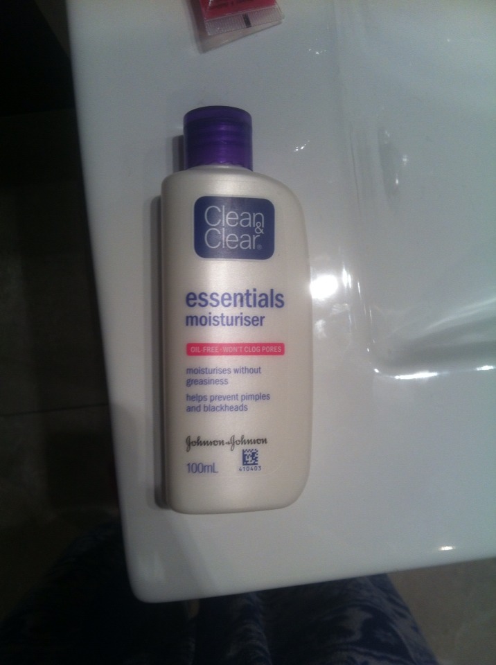 After you put the other product use this moisturiser to get rid of any grub 