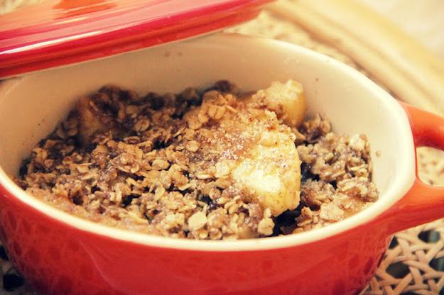 Apple Crisp

http://lacreativitedelafille.blogspot.com/2012/05/single-serving-apple-crisp.html 