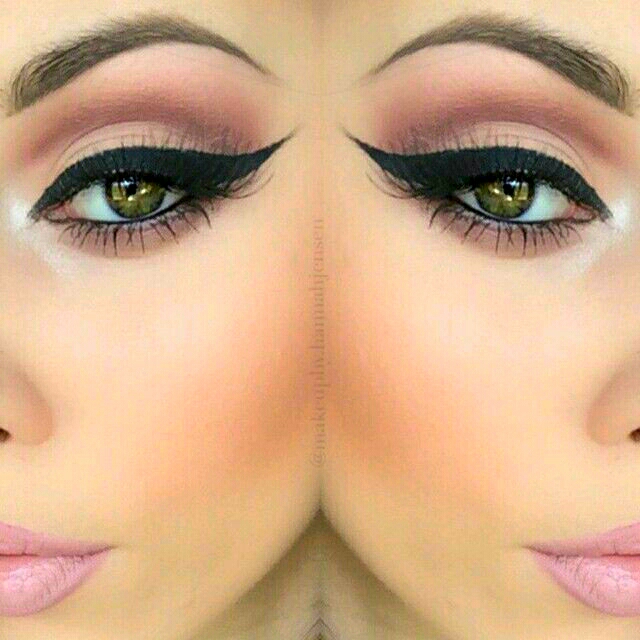 Very simple girls' makeup. Not too much, very elegant and stunning