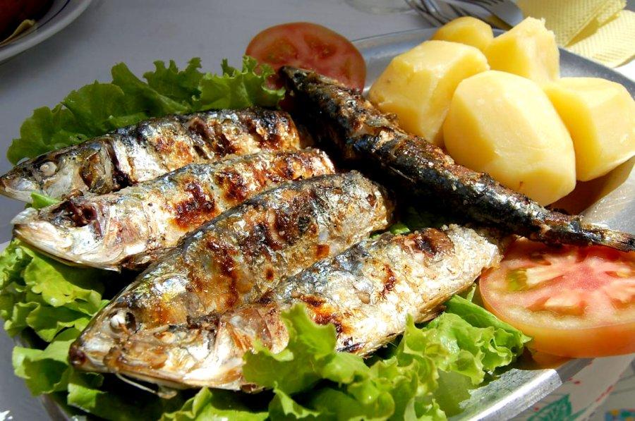 13. Sardines
Sardines don’t enter the menu too often, but they should be reconsidered as a go-to food source. They’re packed with omega-3s and they provide a good amount of protein, as well as other vitamins and minerals like Biotin. They tend to contain a bit more fat than other fish,