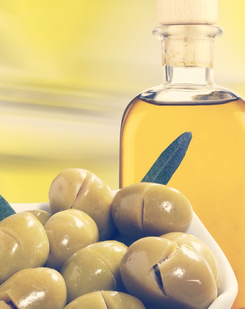 6- Healthy Oils 
The monounsaturated fats in olive and other healthy oils like canola, sesame, walnut, peanut, and grapeseed are good for your heart. Since 1 tablespoon has 120 calories, sprinkle -- don't pour -- 
How much- 3 to 5 spoonfuls daily. 