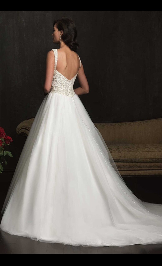 Beautiful Wedding Dresses UNDER $500! π #tipit