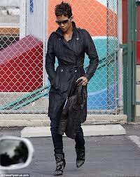 And finally- I am obsessed with this! All blacked out with a trench in the city - and it totally works!