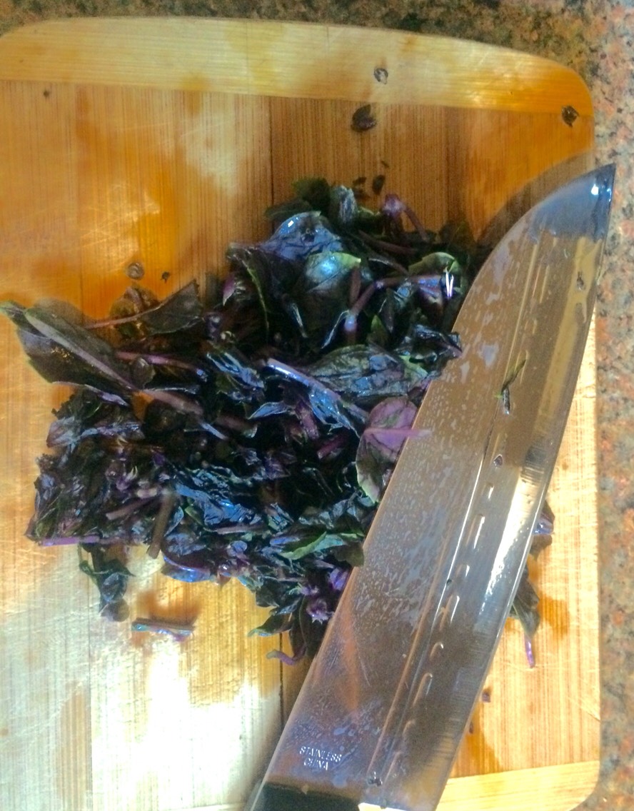 I minced about twenty leaves. 