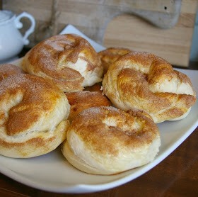 Homemade Cinnamon And Sugar Bagels!! π©π₯π©π₯