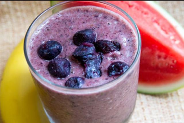 5. SUPER ENERGY SMOOTHIE!!!
The best part is this recipe yields a big batch, so it you can make it once, freeze it, and drink it all week long.