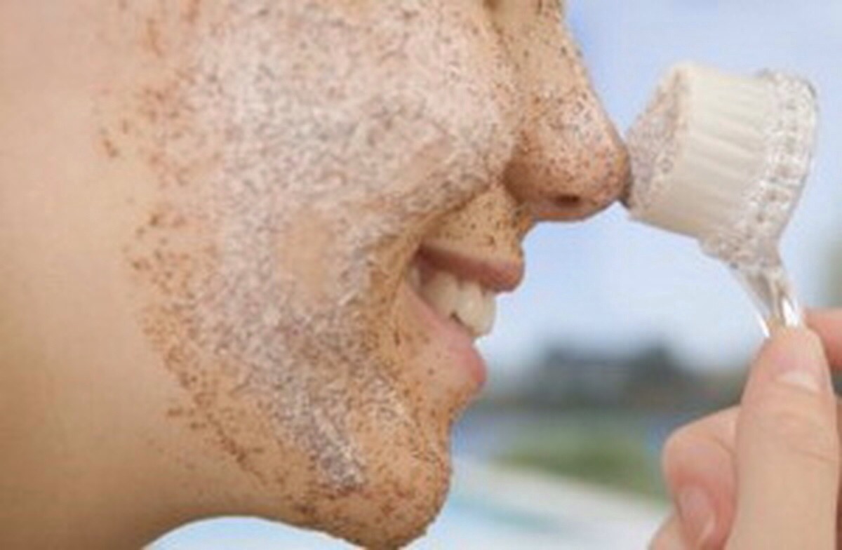 4. Wash your face and hands with warm water and take a handful of the scrub with four fingers and in circular motions rub it all over your face until it is completely covered. Then wash it off gradually with warm water in circular motions then PAT your face dry with a towel