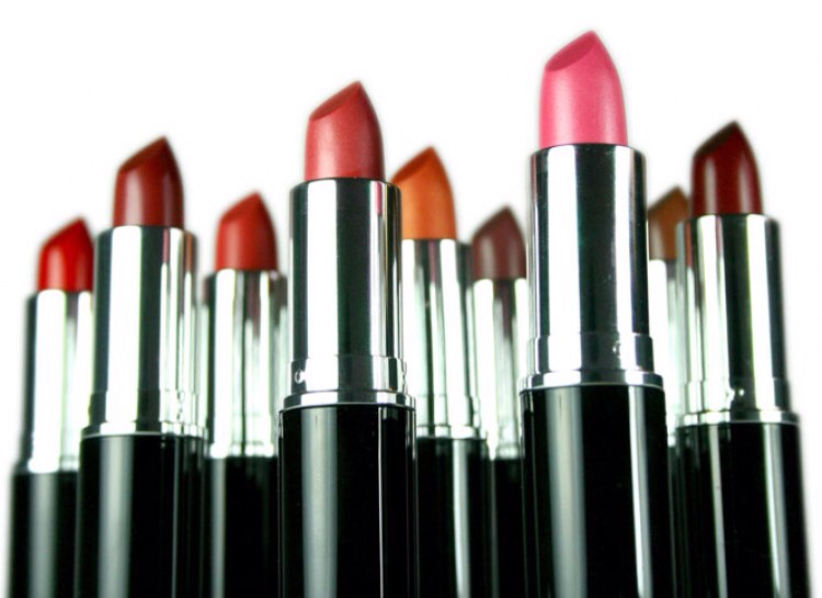 WHEN TO SAVE AND WHEN TO SPLURGE ON 12 BEAUTY ESSENTIALS