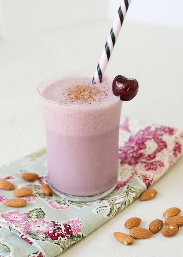 Directions

In a blender, mix yogurt, oranges, banana, half-and-half and almond extract. Blend until smooth.
