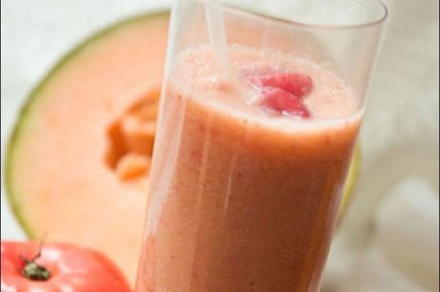 3. VITAMIN C SMOOTHIE!!!
This delicious blend can help you to boost your immunity and reclaim your health.