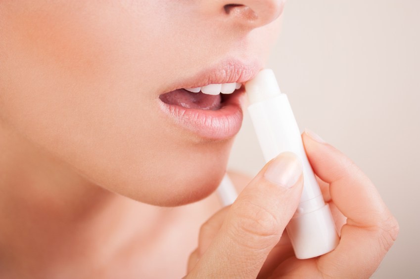 10-Minute DIY Lip Balm #SpringForward