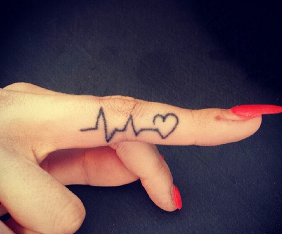   Beautiful Dainty Finger Tattoos For Women!