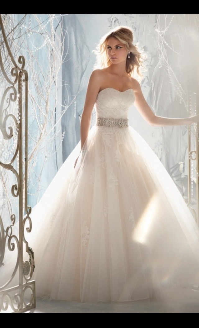 Beautiful Wedding Dresses UNDER $500! π #tipit