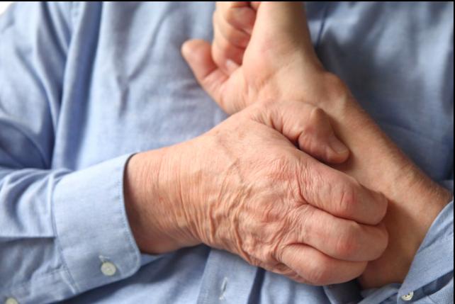 5. ug bite relief
To help relieve common insect bites, just mix two tablespoons of Epsom salt with one cup of water, dip a cotton washcloth in the solution, and apply to the affected area.