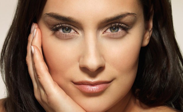 Glowing Skin: Highlighter Tutorial, Tips, & Looks #summervibes