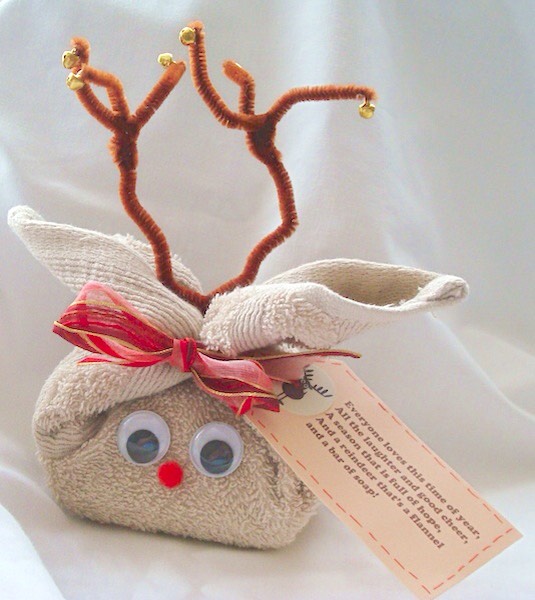 20. Bath Goodies In A Washcloth
What a unique way to package up a few bath goodies! You could make this into just about any animal, too (maybe a bunny or kitten?). This way it doesn’t have to be Christmas themed.