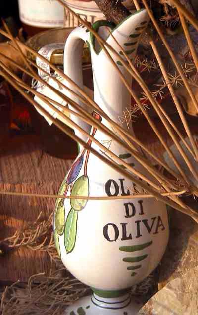 2. Oil your scalp – For itchy and dry scalp, try 2 tablespoons each of olive oil, lemon juice and water. Shake well and massage into wet hair. Use the treatment before shampooing.