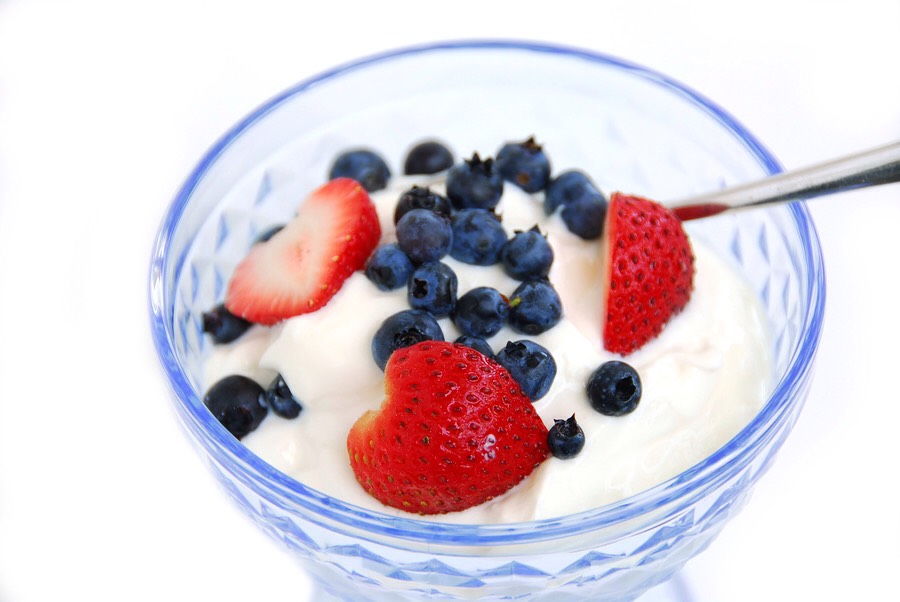 yogurt with blueberries and strawberries 