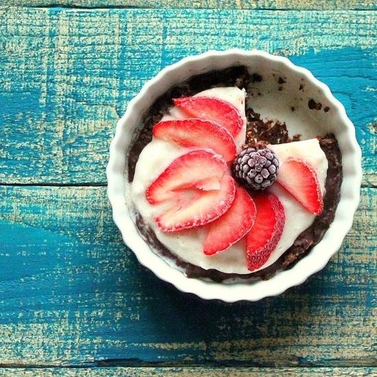 Chocolate Cream Berry Pie 

http://www.veganricha.com/2012/07/no-bake-single-serve-chocolate-cream.html 