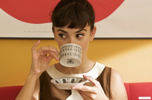 Drink Hot Tea 

benefits of tea:
	•	Tea contains antioxidants.
	•	Tea has less caffeine than coffee.
	•	Tea may reduce your risk of heart attack and stroke.
	•	Tea may help with weight loss.
	•	Tea may help protect your bones.
	•	Tea may keep your smile bright.
	•	Tea may boost the immune system.
	•
