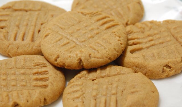Preparation
1.in a large bowl, cream together peanut butter, butter and sugar until smooth
2.Beat in egg
3.stir in flour until dough is stiff
4.shape into balls then place on lightly greased cookie sheet
5.bake at 350 for 8-10 minutes til lightly brown