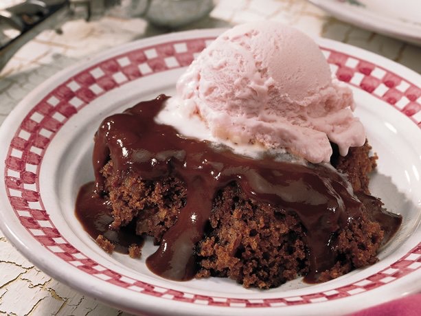 Hot fudge sundae cake 