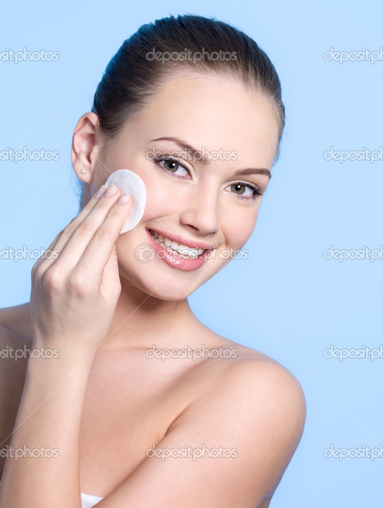 Facial moisturizer
Apply a small amount of coconut oil on clean skin in place of usual moisturizer.
