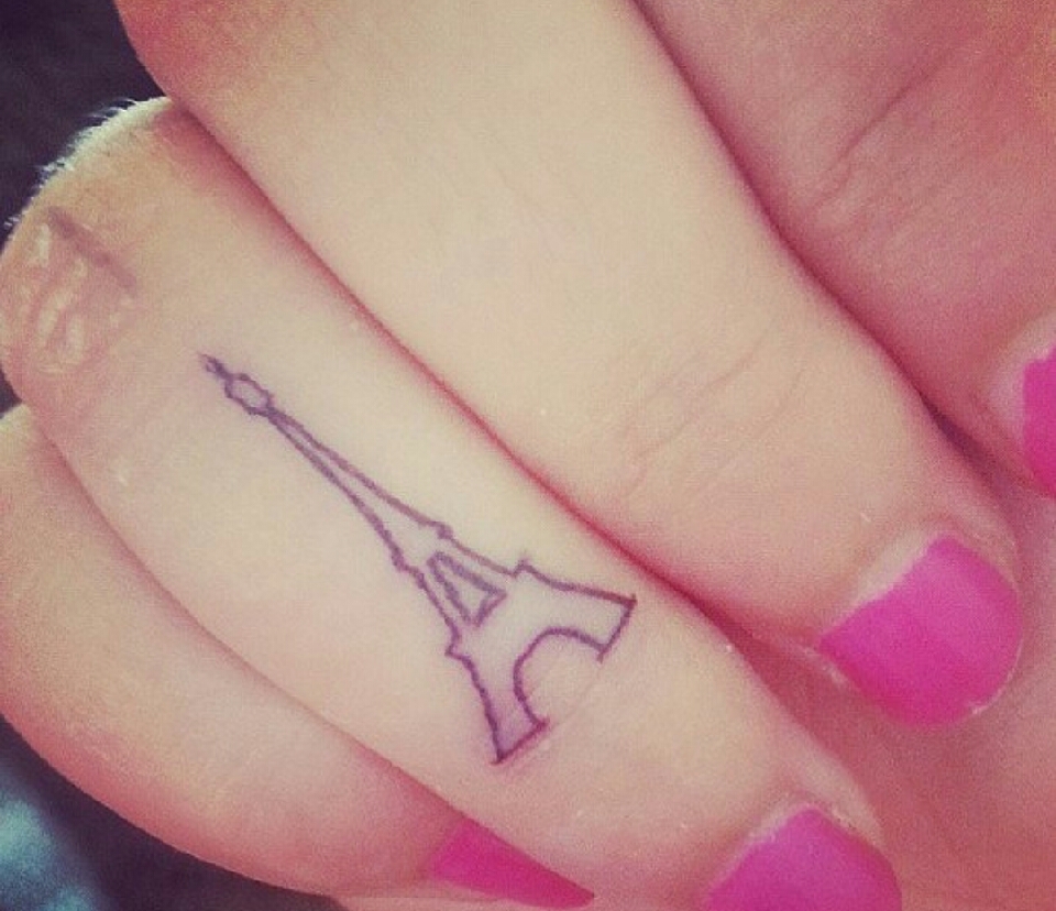   Beautiful Dainty Finger Tattoos For Women!