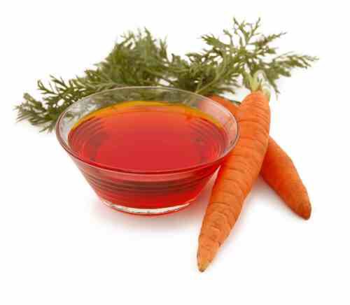 CARROT SEED OIL

This potent oil promotes hair growth and is a nourishing moisturizer.

NEEM OIL

An antiseptic, neem oil is another oil that works best with a carrier. Also great for clearing scalp buildup or as an acne toner. 