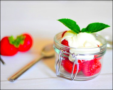 Strawberries and cream - 92kcal (386kJ)

-110g of strawberries: 30kcal (126kJ)
-30g half fat crème fraîche: 62kcal (260kJ)