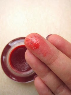 Petroleum jelly: Take two tablespoons of petroleum jelly and add 1/2 tablespoon of strawaberry paste mix it well.Use it as a daily lip balm.