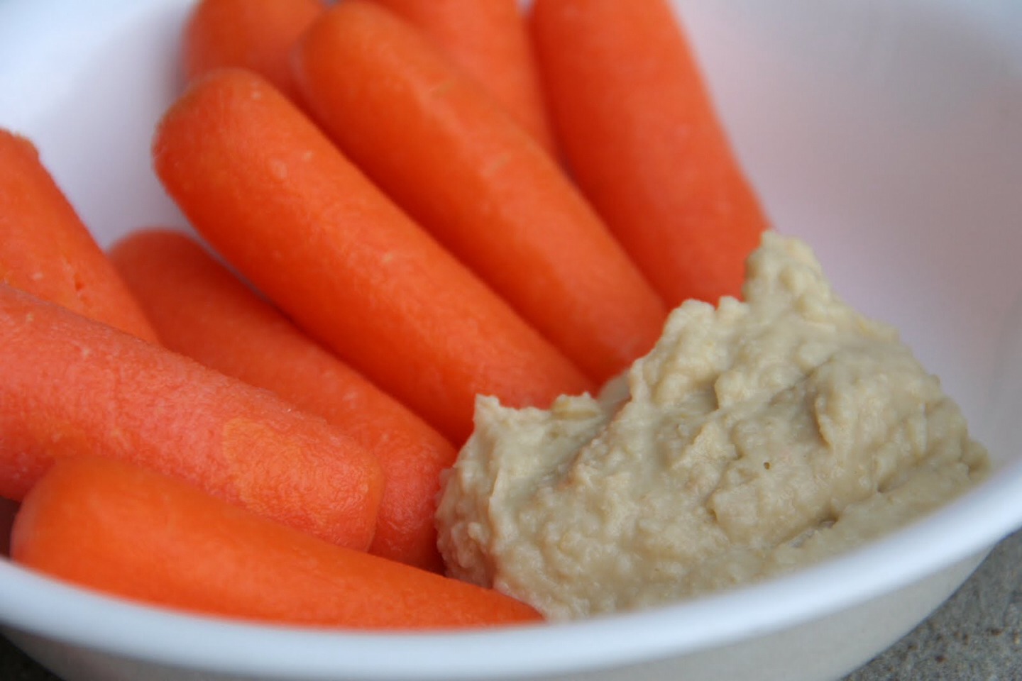 Carrots and hummus :)
-10 baby carrots
-2 tsp of hummus