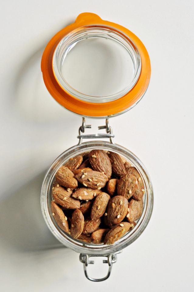 4. Nuts
A 2011 study found that people who ate an ounce of nuts a day had higher levels of the feel-good hormone serotonin, which can act as an appetite suppressant. Higher serotonin levels may also help diminish stress levels — a big help when it comes to the fight against belly fat.