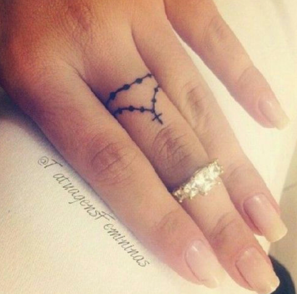   Beautiful Dainty Finger Tattoos For Women!