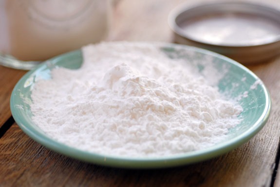 1. Start with a base of arrowroot powder (1 tsp. for dark skin – 1 Tbs. for light skin)