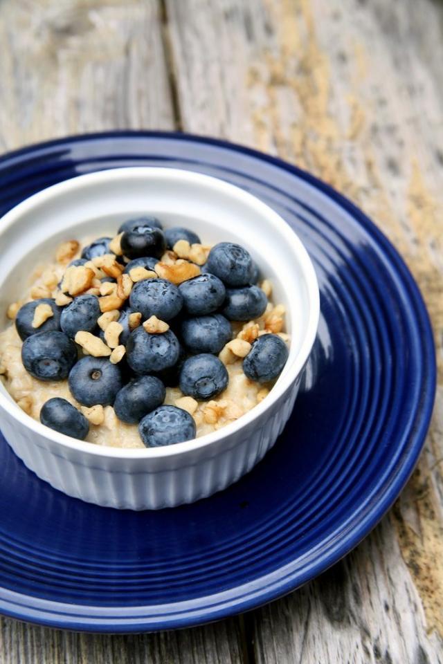 9. Oatmeal
Swap your breakfast cereal for a bowl of oatmeal, and you just may see the pounds disappear. A recent study found that those who ate oatmeal instead of cereal consumed the same amount of calories but felt fuller longer and more satisfied, thanks to oatmeal's high fiber content.